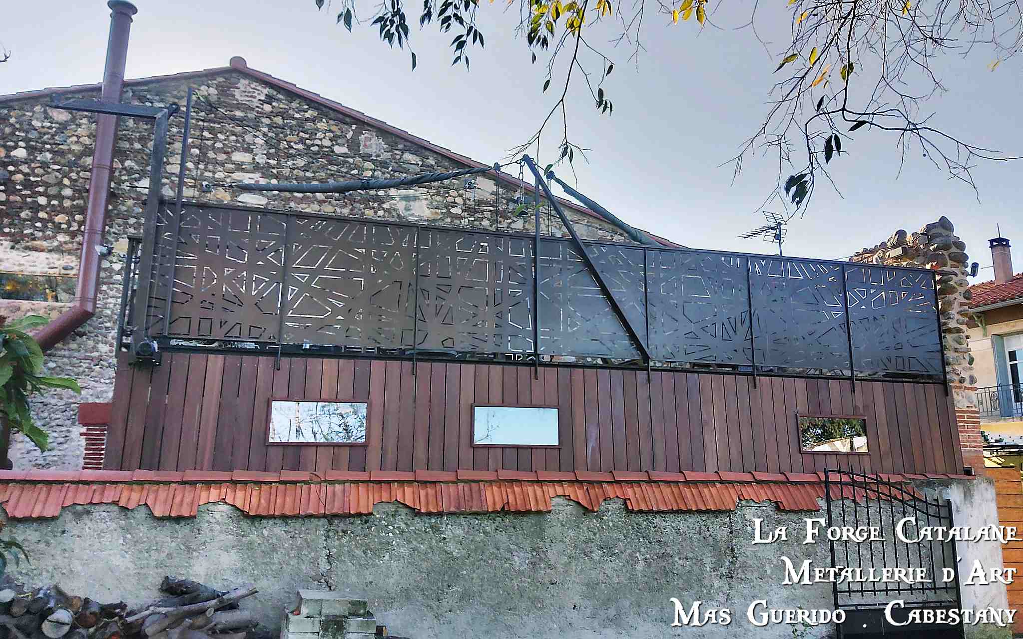 garde corps en decoupe laser motif geometriques plein forge catalane.jpg